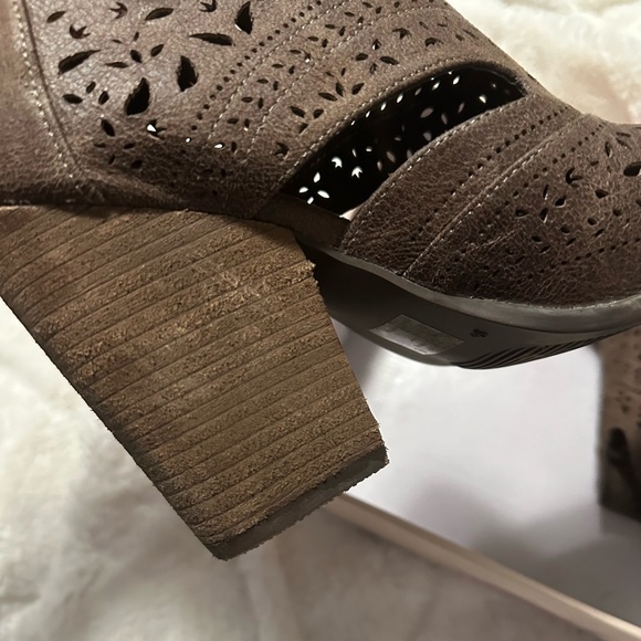 Not Rated Santana Booties - Picture 3 of 9